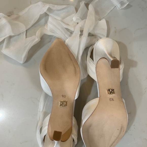 Badgley Mischka Women's Blaze Pump, White Satin - Picture 3 of 4